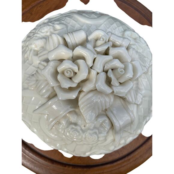 Round Shaped Flowering Rose Porcelain Trinket Box Porcelain Capodimonte Style - Picture 1 of 12